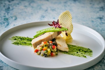 カンパチのポワレ 夏野菜のラビゴットソース