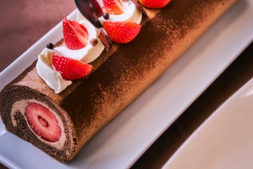 苺とチョコレートのロールケーキ